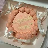 بوكس الورد + كيك ٤ إنش