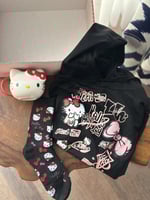 بوكس بلوفر هيلوكيتي وجوارب وكوب