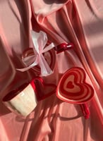 كوب القلب الأحمر