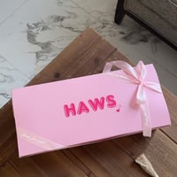 بوكس الورد + كيك ٤ إنش