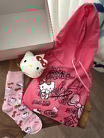 بوكس بلوفر هيلوكيتي وجوارب وكوب