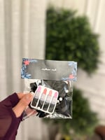 اللون الأسود