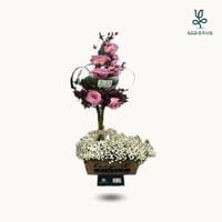 سله خشب مع فازه ورد جوري