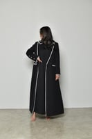 بليزر عباه مبطن بالكامل اسود بتحديد اوف وايت