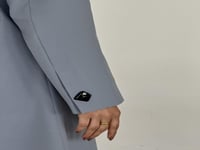 بليزر عباه مبطنة ازرق فاتح بياقة لون اسود