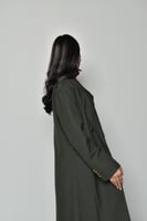 بليزر عباه مبطن بالكامل لون اخضر زيتي مع ازارر ذهب...