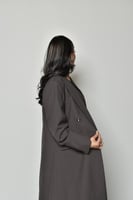 بليزر عباه مبطن بالكامل لون رمادي بني مع ازارر كلا...