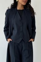 طقم 3 قطع بليزر عباية لون كحلي مقلم مع بدلة رسمية...