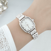 ساعة نسائية ارقام عربية بسير استيل فضي L004⭐️