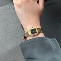 ساعة نسائيه ستيل ذهبي مينا اسود VLA02038