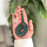 سبحة من بكلايت باللون التركواز الشفاف