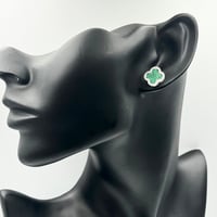 حلق الوردة فضي او ذهبي