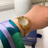 ساعة نسائيه ارقام عربية ذهبي مينا ابيض 552