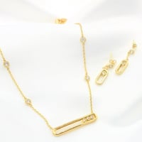 طقم مميز مكون من سلسال وحلق