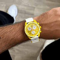 الساعة الاشهر والافخم اميقا اصفر