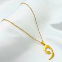 سلسال ذهبي بحرف ( و )