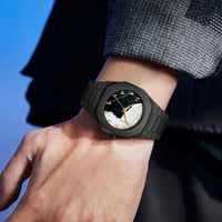 ساعة ارقام عربية سير كاربون بلون الابيض والاسود K0...