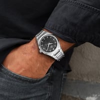 ساعة رجالية فاخرة بسيبر ستيل فضي ومينا اسود EM034