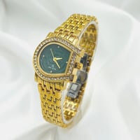 ساعة نسائية شكل وردة ماركة ( NEW LATINA )