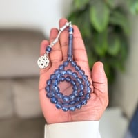 سبحة من بكلايت باللون البحري الشفاف