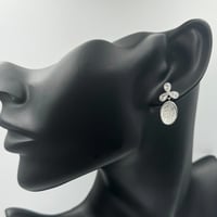 حلق مميز فضي