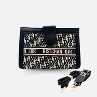 شنطة نسائية مميزة لون اسود