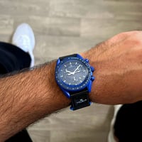 الساعة الاشهر والافخم اميقا ازرق