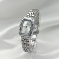 ساعة نسائية مميزة - ماركة ( VLAMOUR )