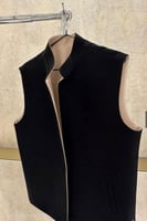 سديري شتوي شبابي دبل فيس لون اسود مع بيج ينلبس جهت...