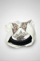 شماغ مع عقال اطفال مخيط لون سكري