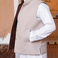 سديري دبل فيس ينلبس جهتين لون جملي مع بيج مع ازرار