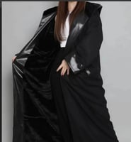 فروه اسود نسائي مع جلد أكمام