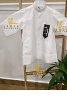 ثوب ابيض مع بروشت بالاسم