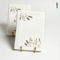 غلاف مصحف مطرز يدويًا – تصميم دعاء