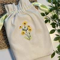 أكياس هدايا مطرزة تطريز يدوي