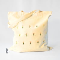 حقيبة قماشية مطرزة يدويًا – مناسبة للهدايا