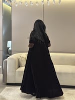 عباية مخمل بني غامق مع أكمام سترتش نص كلوش