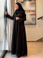 عباية دانتيل اسود مبطن بكريب بني ( مع امكانية اختي...