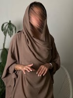 عباية كريب مكسر نص بشت بني فاتح