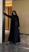 عباية كريب اسود مع قماش مشغول لولو وورد وشك مع شال...