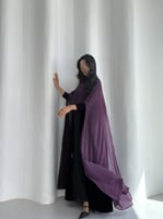 عباية مخمل بنفسجي مع شال مرصع بالكريستال
