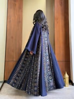 عباية كريب كحلي مع كسرات تل وشيفون مشغول شك وتطريز...