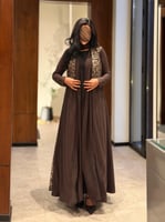 عباية دانتيل تركي مقصب بني مع ذهبي كلوش