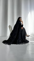 عباية مخمل اسود مع دانتيل طبقات