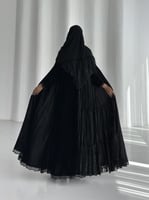عباية مخمل اسود مع دانتيل طبقات