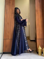 عباية كريب كحلي مع كسرات تل وشيفون مشغول شك وتطريز...