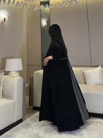 عباية كريب اسود مع كسرة كريب زيتي ‏‎