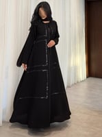 عباية كريب اسود فاحم مع مربعات شك