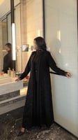 عباية كريب اسود مع قماش مشغول لولو وورد وشك مع شال...