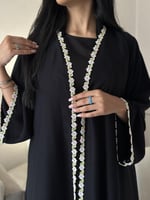 عباية بلاك بيري أسود مع كلفة ورد ملون نص كلوش